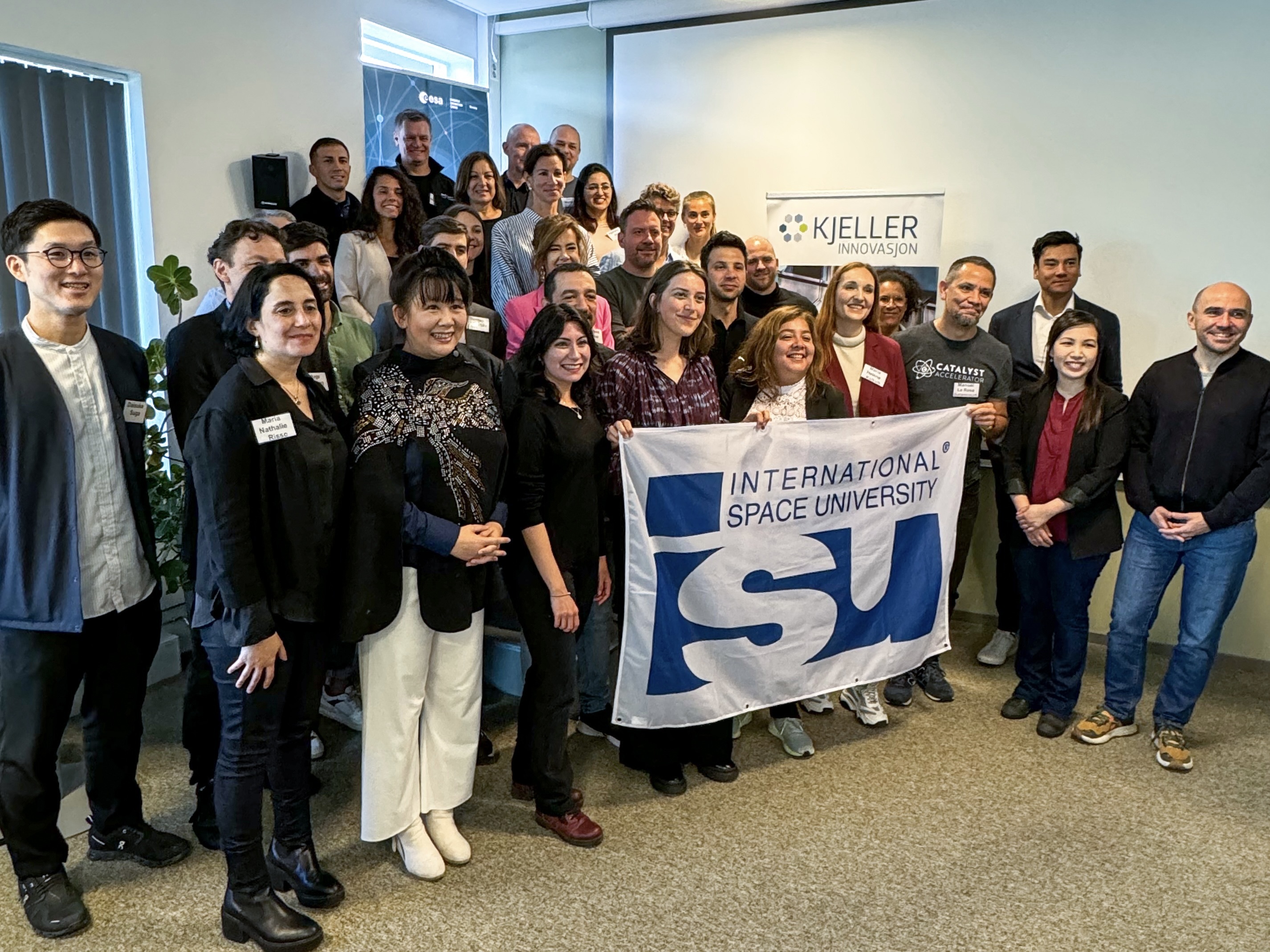 Group photo of the participants at the Executive Space Course