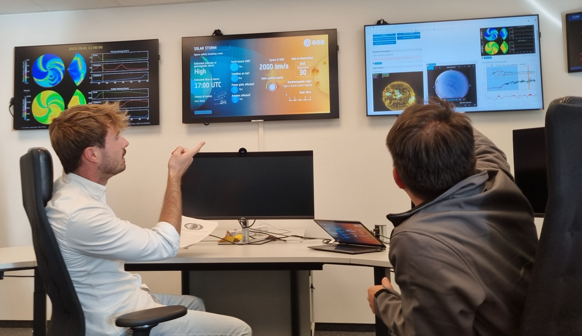 Simulering av solstorm ved ESAs senter ESOC i Tyskland.