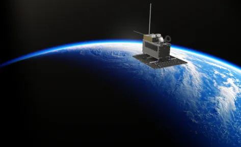 Illustrasjon av NorSat-3 i bane.