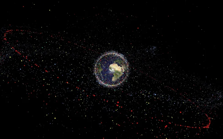 Mer enn 5000 objekter er skutt opp i rommet av mennesker. Forskerne regner med at det finnes ca 29 000 objekter over 10 cm vi kan kalle romsøppel, omlag 670 000 objekter større enn 1 cm og flere enn 170 millioner større enn 1 mm. Hver og en av disse kan skade en operasjonell satellitt.