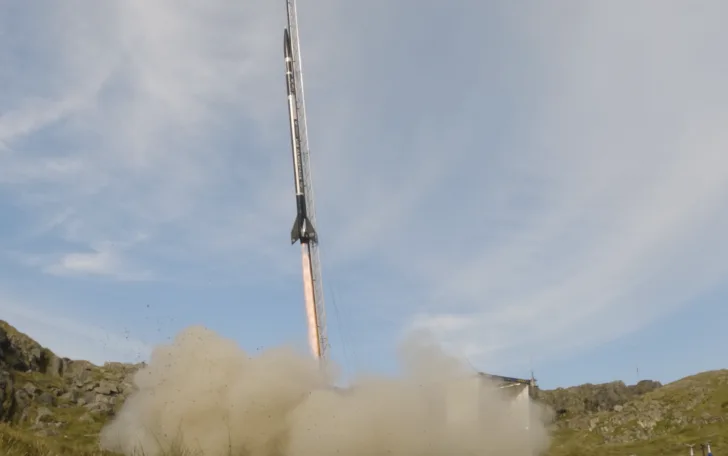 Phoenix 1 fra UiS Aerospace ble skutt opp på Utsira 21. juni 2025.