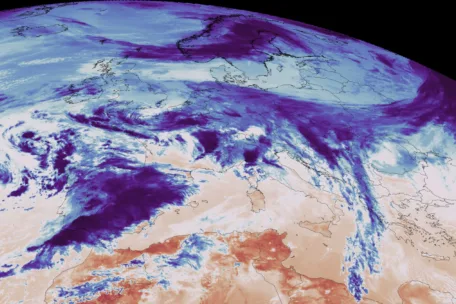 Temperaturen i skyer og jordoverflaten sett av Meteosat Third Generation-Sounder (MTG-S) den 15. november 2025.