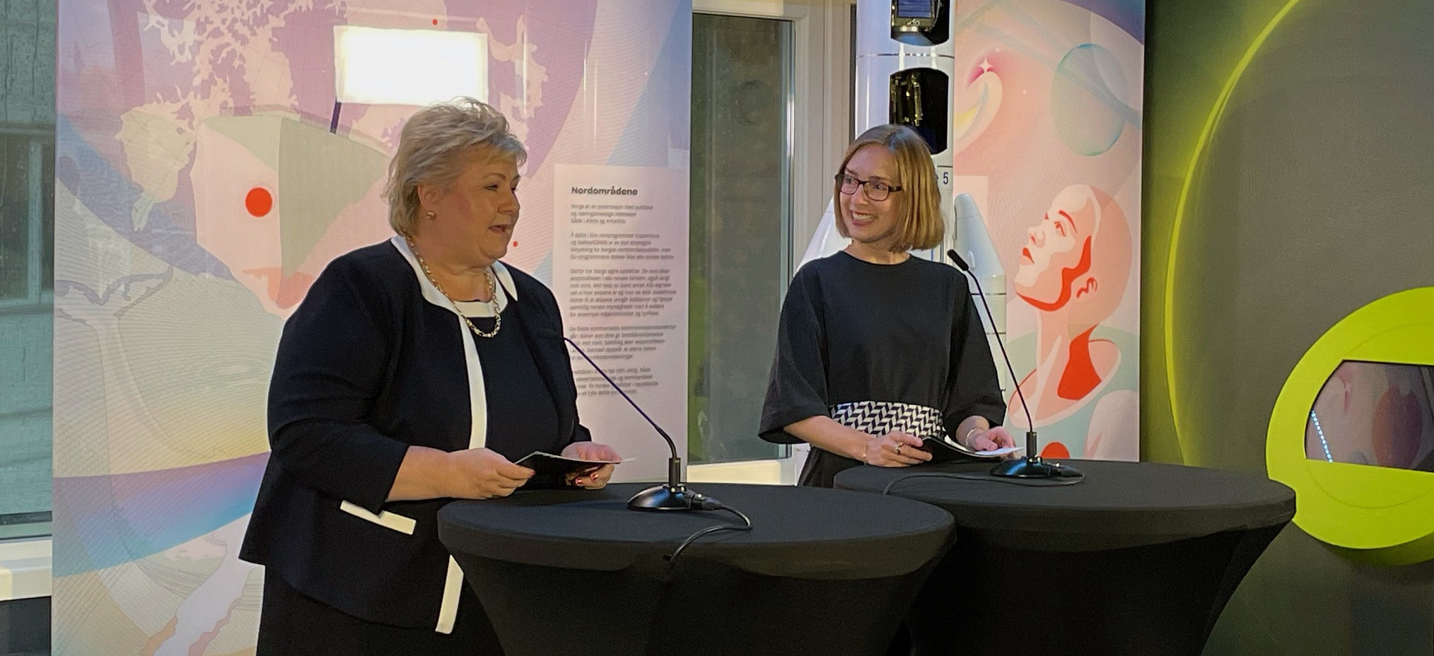 Prime Minister Erna Solberg (left) and Minister of Trade and Industry, Iselin Nybø, at this morning's press conference.