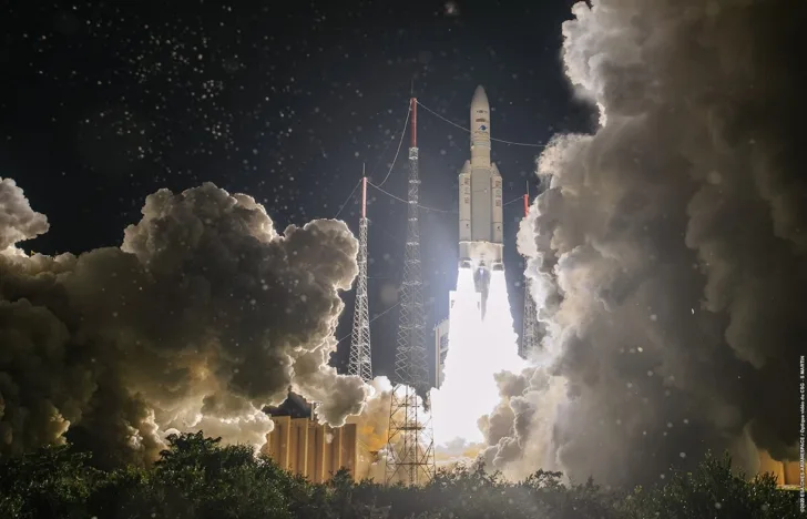 Oppskyting med Ariane 5 fra den europeiske rombasen i Kourou i Fransk Guyana.