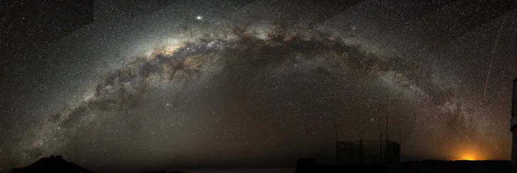 Mosaikk av Melkeveien tatt ved Southern European Observatory i Chile.