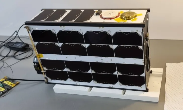 HYPSO-1 fra Small Sat Lab ved NTNU skal undersøke havfarge.