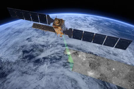 Sentinel-1 er en radarsatellitt i Copernicus-programmet. Den ser blant annet havis, oljesøl og skipstrafikk for norske brukere.