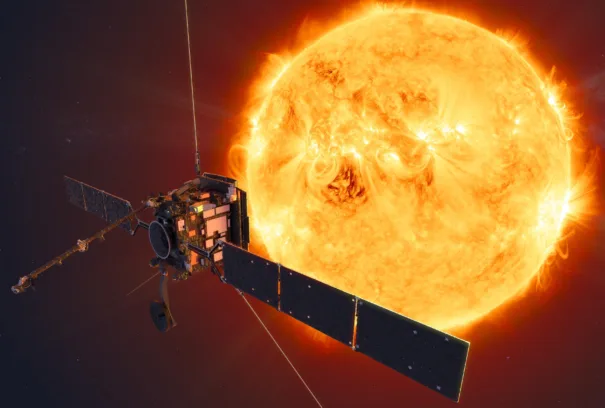 Solar Orbiter skal undersøke solvinden og solas poler. Norske forskere og norsk industri er med på den nye solsonden.