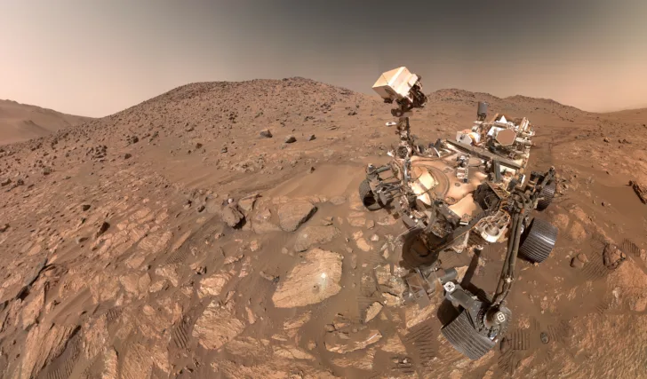 Selfie av NASAs rover Perseverance på Mars tatt i juli 2024.