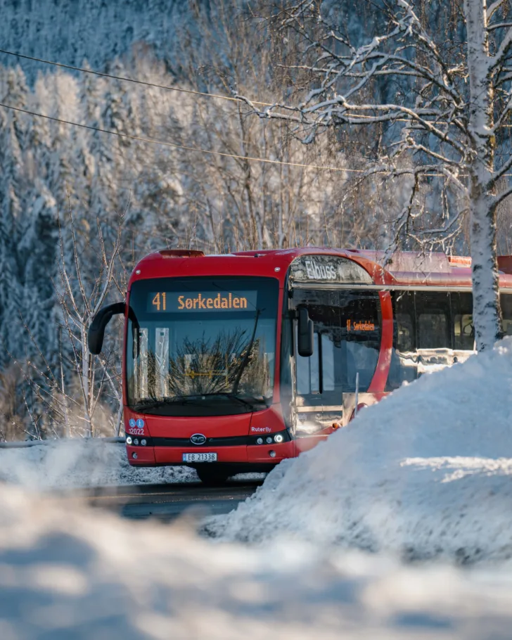 En buss I Oslo vinterstid.