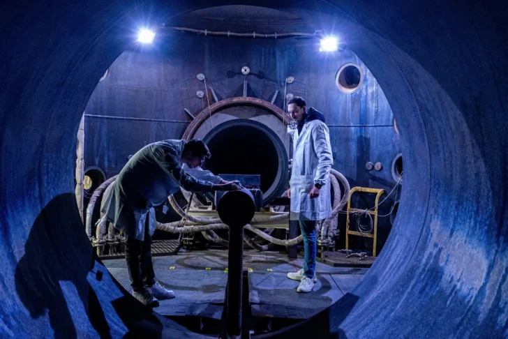 Fliser for Space Riders varmeskjold testes i plasma vindtunnel.