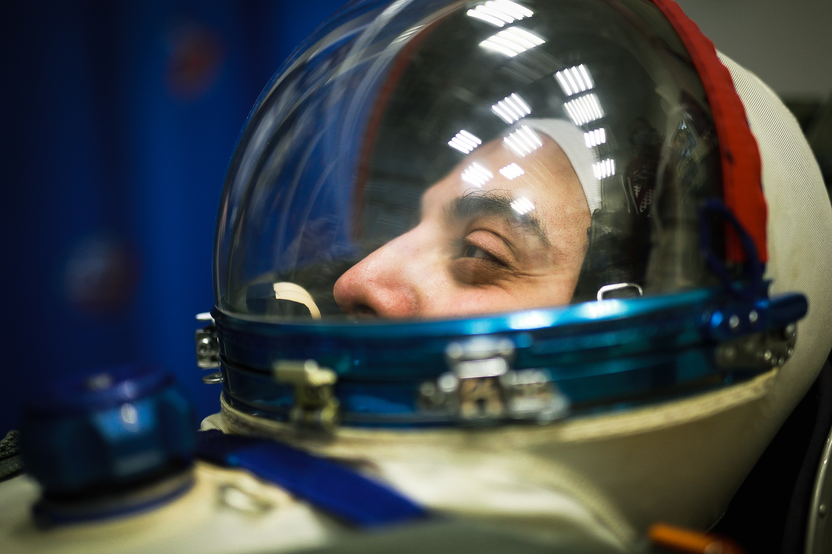 Nima i SOKOL romdrakt.