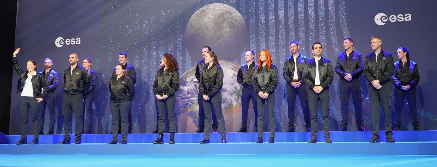 Alle de nye astronautene, også reserverkorpset, ble vist frem på ESAs ministermøte i november 2022.