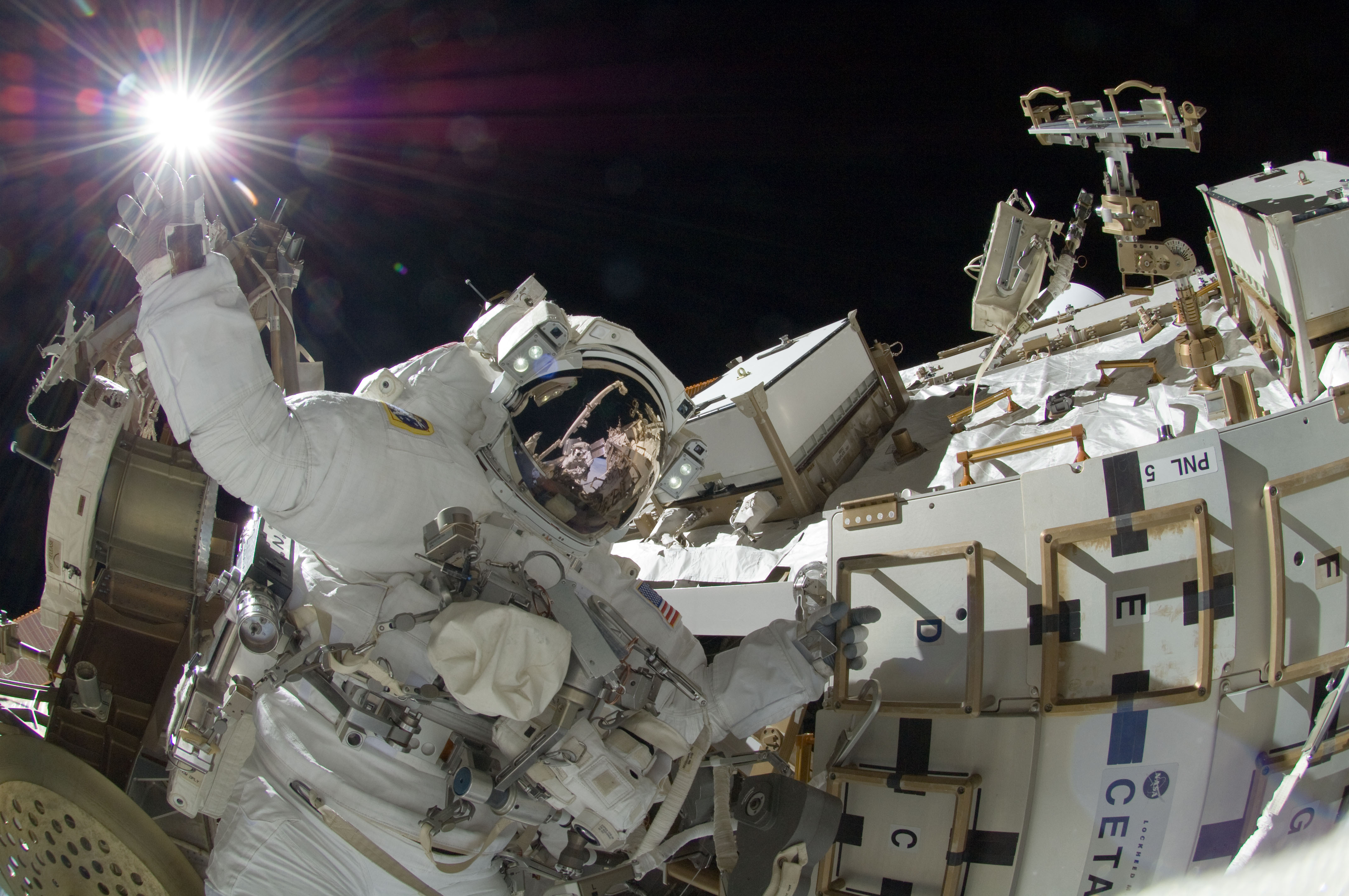 Den amerikanske astronauten Sunita Williams var andre kvinne til å være kommandør på den internasjonale romstasjonen. Foto: NASA