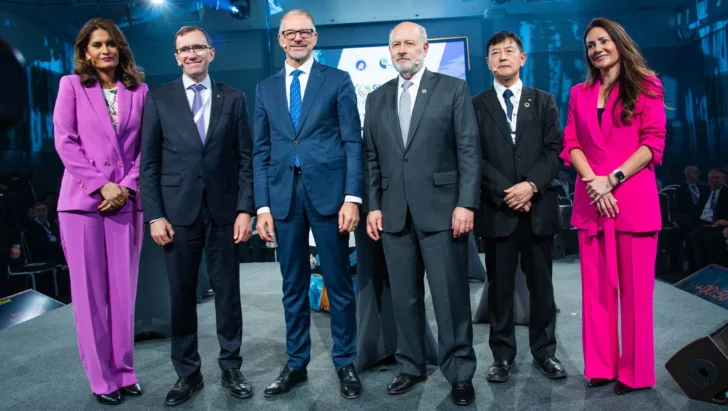 Deltakerne på den første paneldebatten under GLOC 2023. Fra venstre: Ru Kermani (Moderator), Espen Barth Eide (Klima og miljøminister), Josef Aschbacher (ESA), Richard Spinrad (NOAA), Koji Terada (JAXA), Suzie Perez Quinn (NASA).