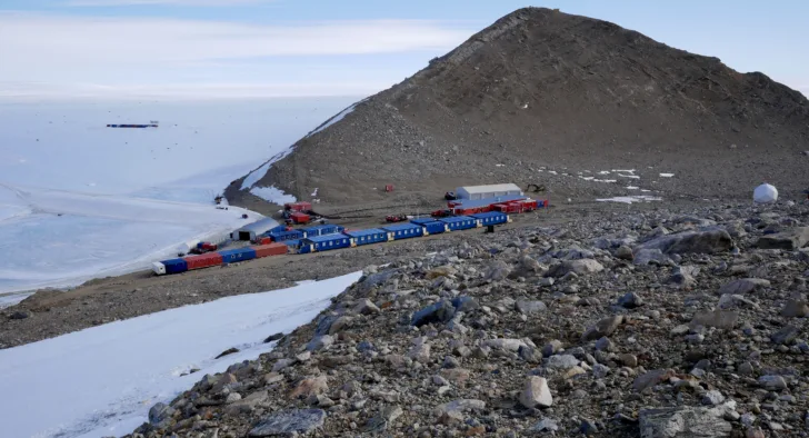Trollbasen i Dronning Maud Land i Antarktis sett ovenfra.