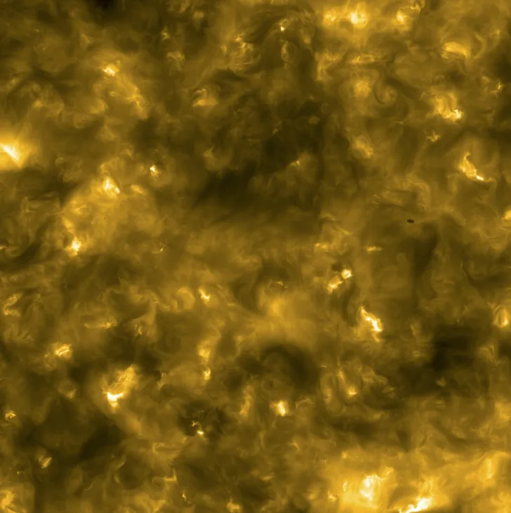 Sola er dekket av utallige små utbrudd som ser ut som leirbål, sett av Solar Orbiter.