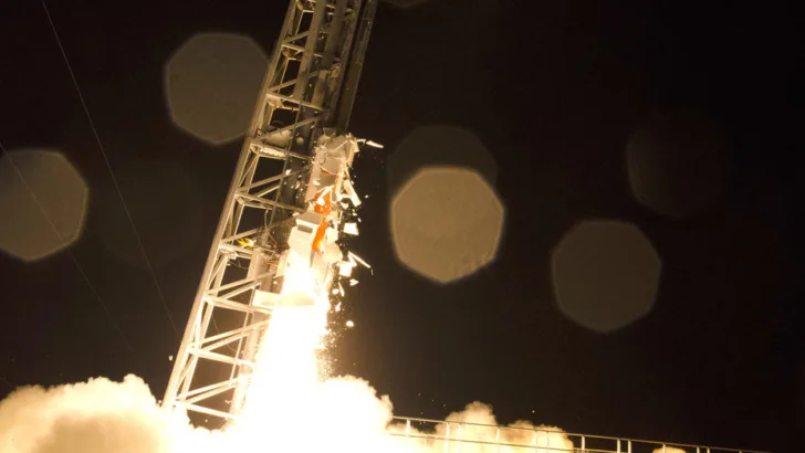 Den norske sonderaketten ICI-4 skytes opp fra Andøya Space Center 19. februar 2015 for å forske på dårlig romvær.