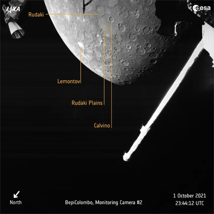 Merkurs kratre sett av BepiColombo under forbiflygningen 1. oktober 2021.