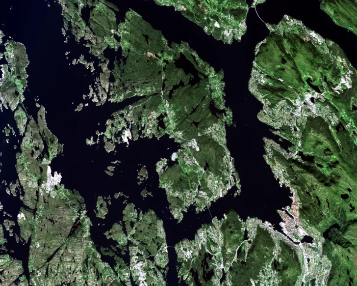 Første bilde av Bergen og området rundt tatt av Copernicus-satellitten Sentinel-2A.