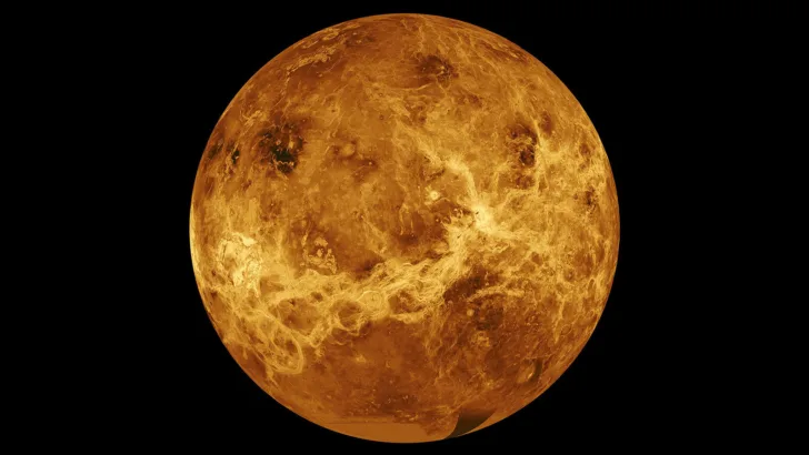 Slik ser Venus ut under den tykke atmosfæren, basert på radarbilder fra romsondene Magellan og Pioneer Venus Orbiter.