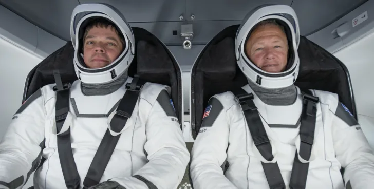 Den første oppskytingen av Crew Dragon til romstasjonen skjer med astronautene Robert Behnken (til venstre) og Douglas Hurley.