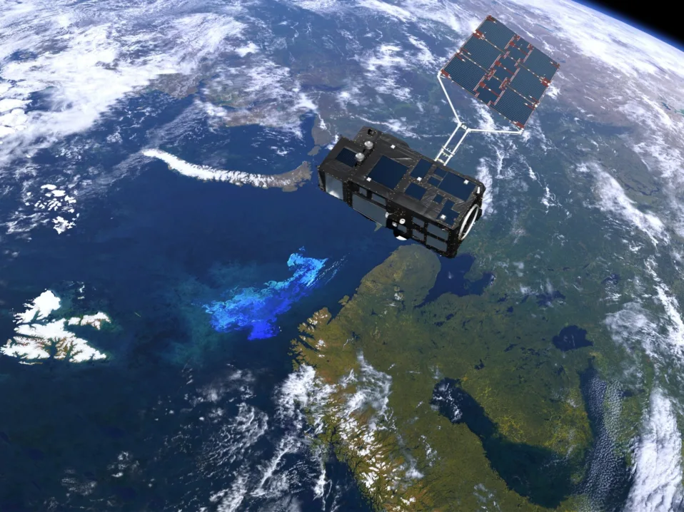 Sentinel-3 måler blant annet temperatur, sirkulasjon, farge, bølgehøyde og fotosyntese i havet.