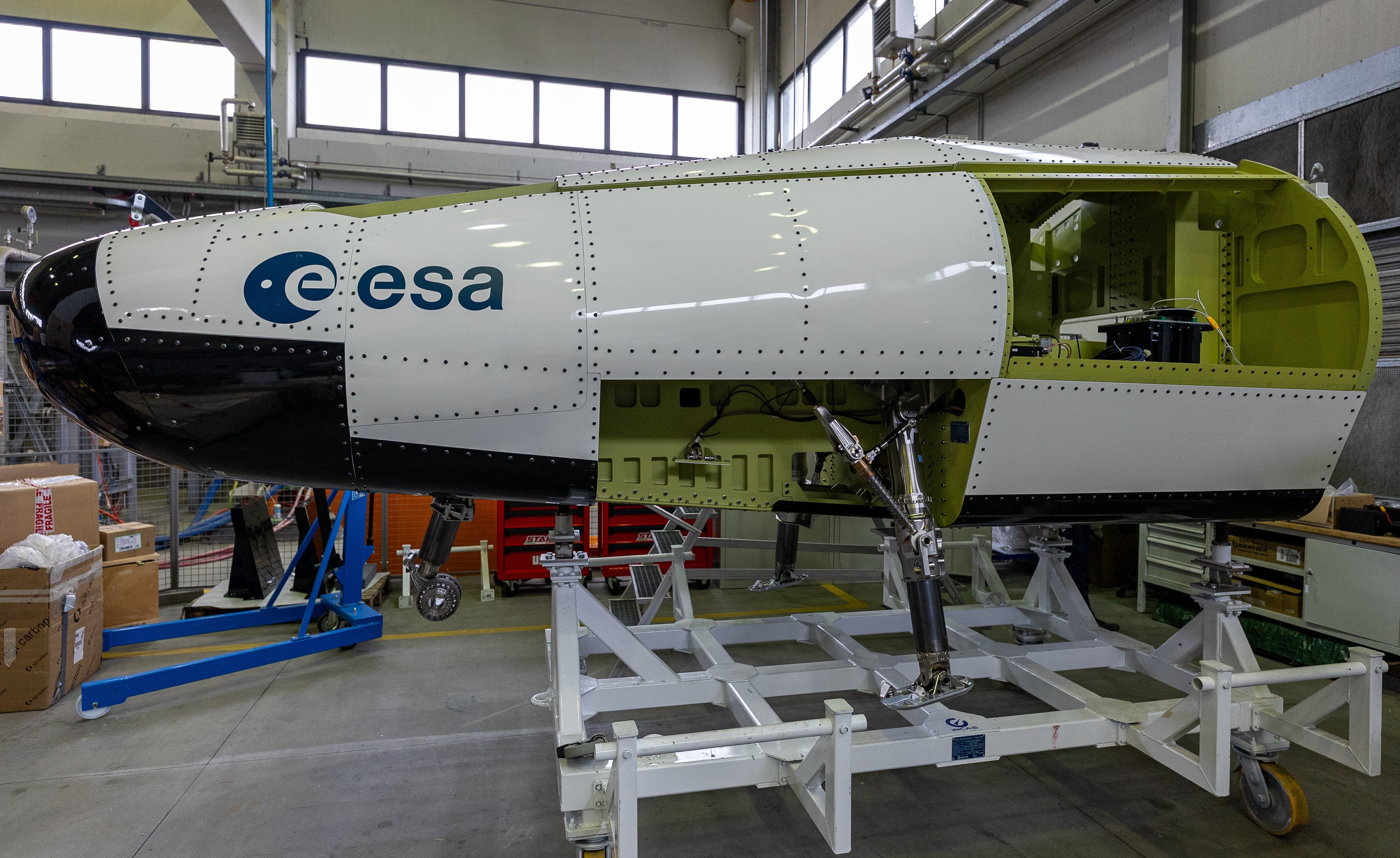 Fullskala modell av Space Rider, ESAs gjenbrukbare miniromferge.